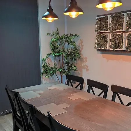 Modern 4 Bedroom House, Hollin Hill Ave ليدز