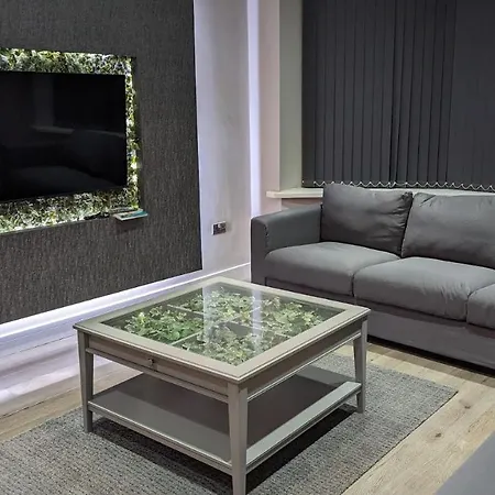شقة Modern 4 Bedroom House, Hollin Hill Ave *