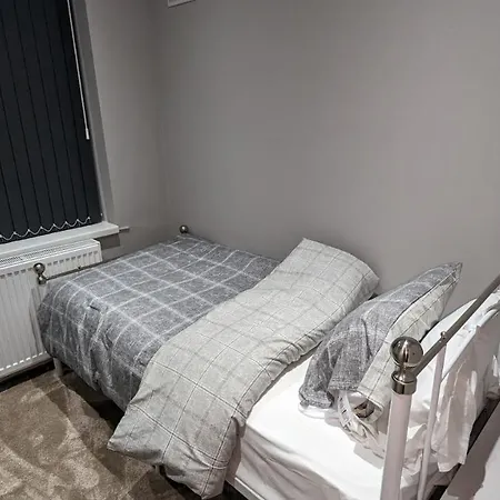 Modern 4 Bedroom House, Hollin Hill Ave ليدز