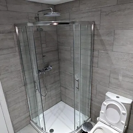 Modern 4 Bedroom House, Hollin Hill Ave شقة ليدز